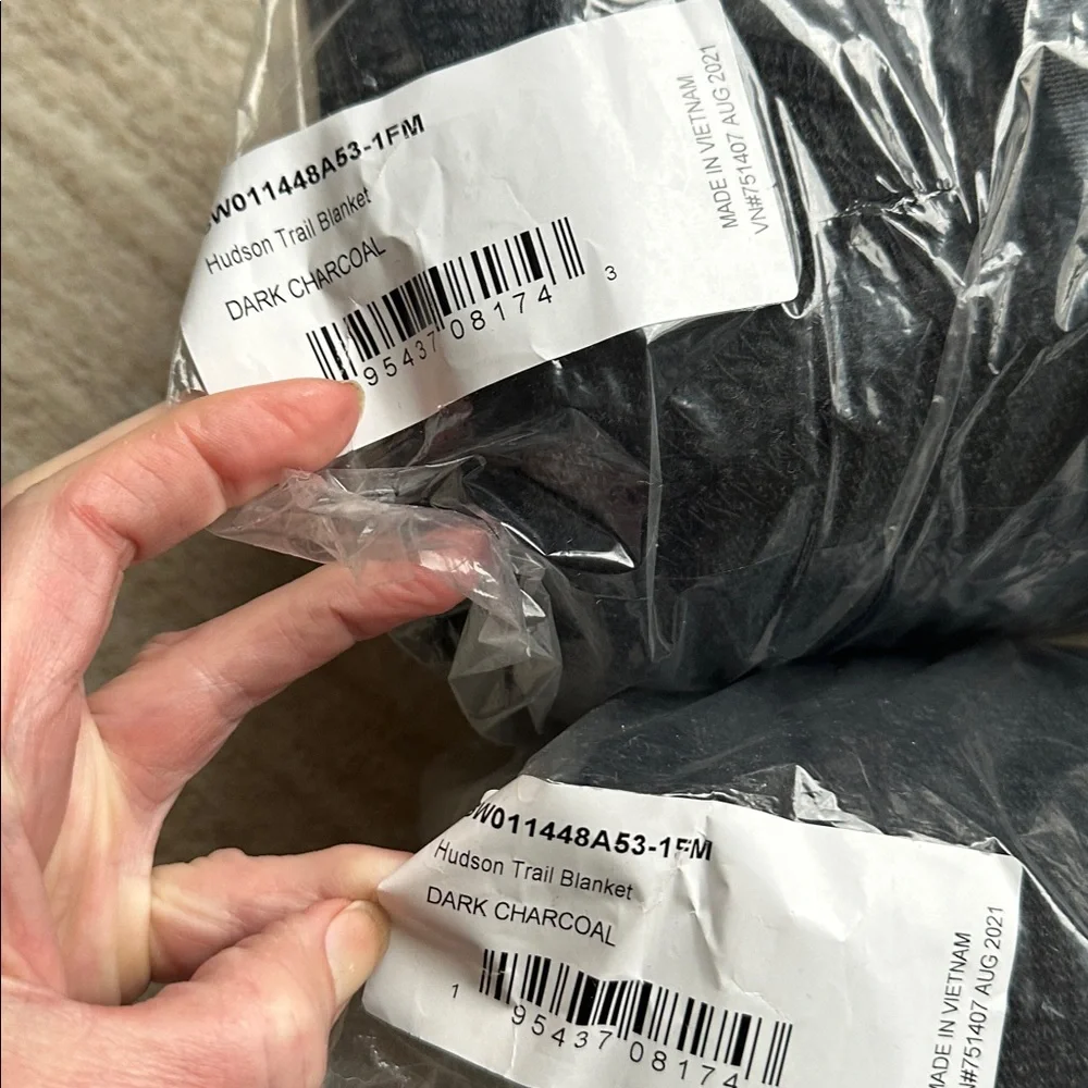 NWT Smartwool Hudson Trail Blanket Throw Merino Wool in Charcoal Gray 68